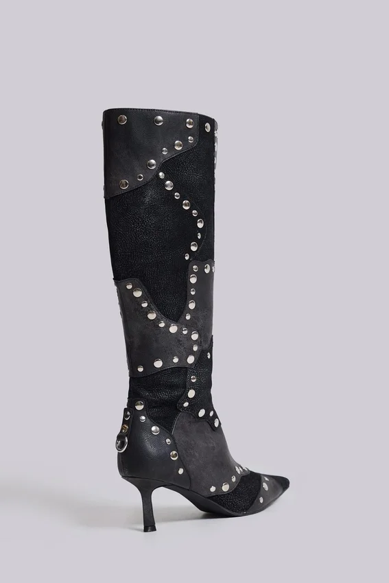 Bottes montant jusqu’aux genoux cloutées « Shadow »