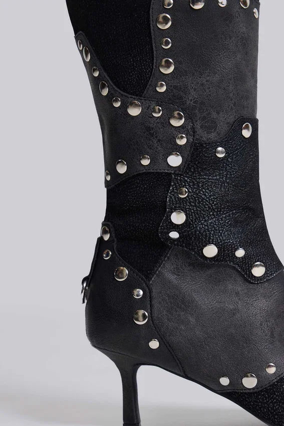 Bottes montant jusqu’aux genoux cloutées « Shadow »