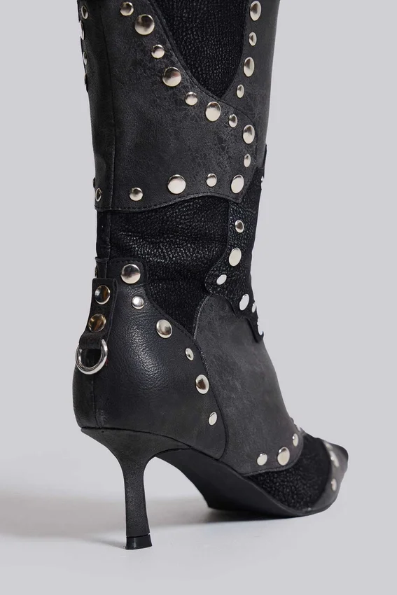 Bottes montant jusqu’aux genoux cloutées « Shadow »