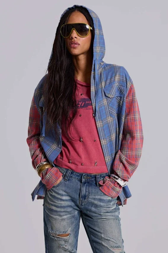 Chemise à capuche à carreaux et boutons