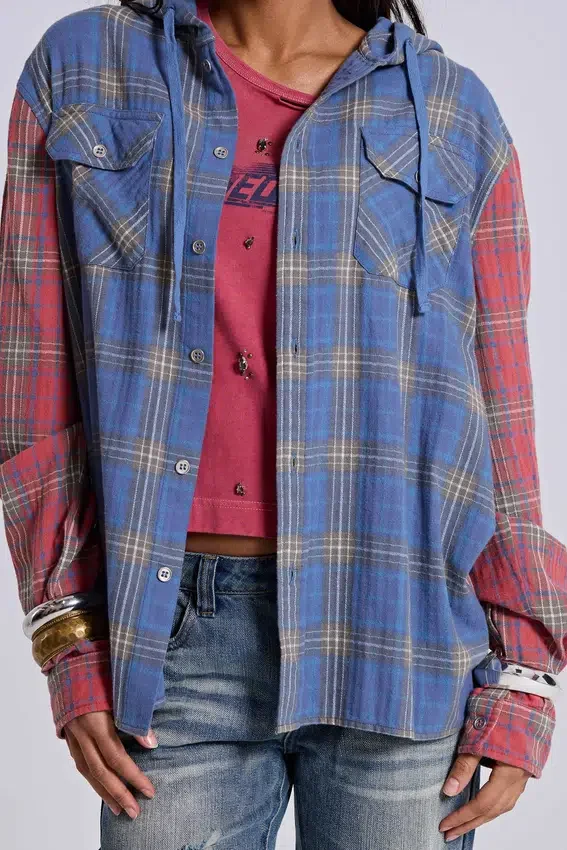 Chemise à capuche à carreaux et boutons