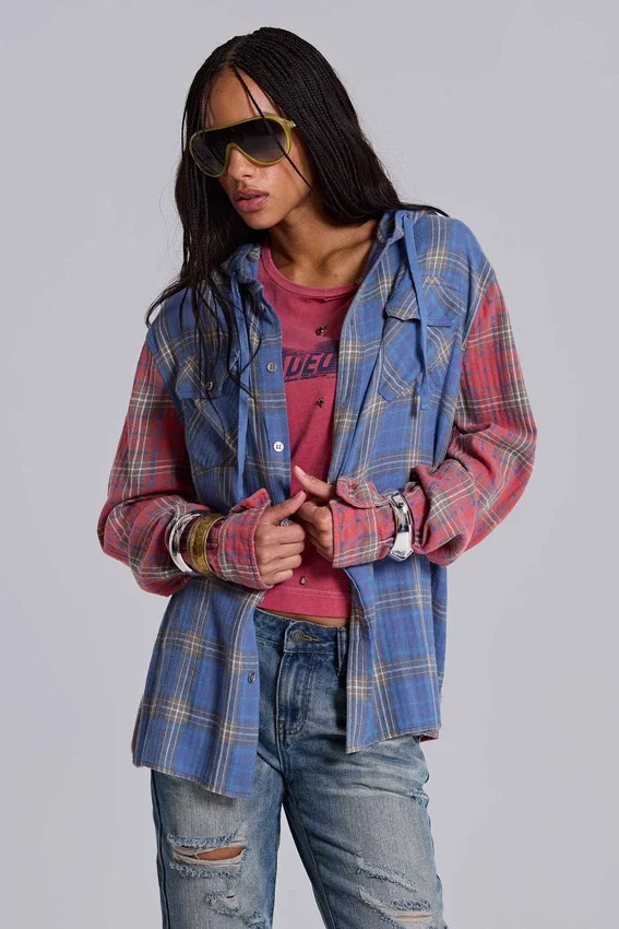 Chemise à capuche à carreaux et boutons