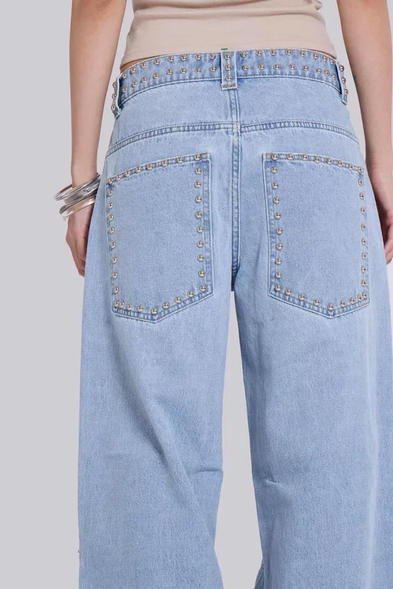 Colossus Jeans cloutés, délavage bleu clair