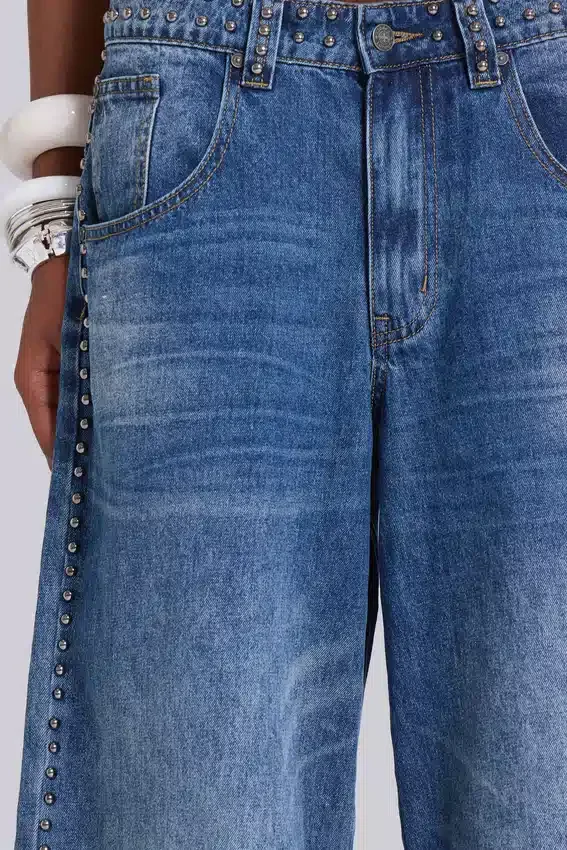 Colossus Jeans cloutés « Nailed » au délavage bleu moyen