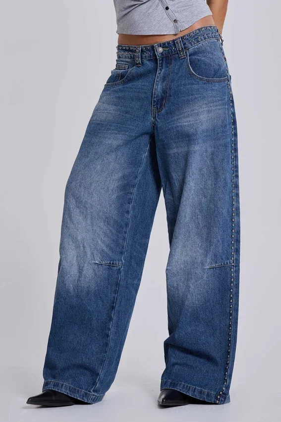 Colossus Jeans cloutés « Nailed » au délavage bleu moyen