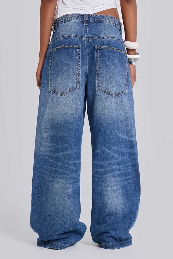 Colossus Jeans cloutés « Nailed » au délavage bleu moyen