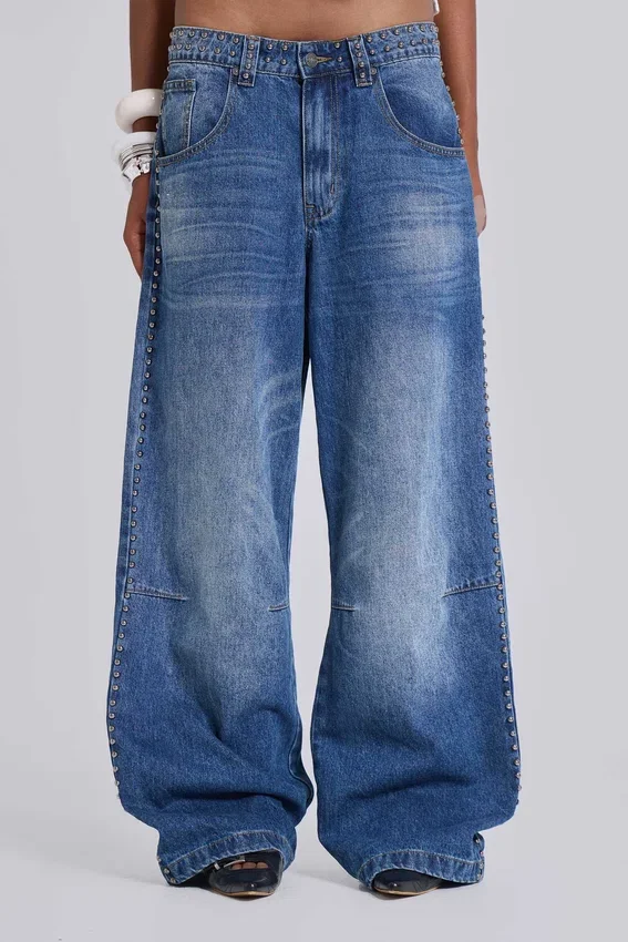 Colossus Jeans cloutés « Nailed » au délavage bleu moyen