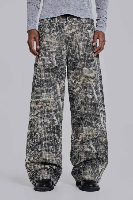 Colossus Jeans en camouflage Woodland à effet aiguilleté
