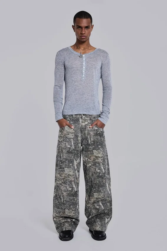 Colossus Jeans en camouflage Woodland à effet aiguilleté