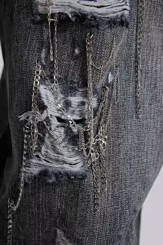 Colossus Jeans XL délavé et orné de chaînes