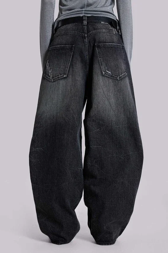 Colossus Jeans XL délavé et orné de chaînes