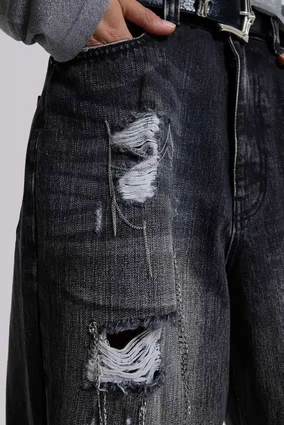Colossus Jeans XL délavé et orné de chaînes