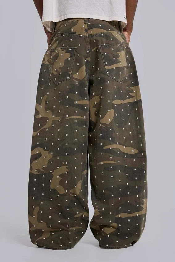 Colossus Jeans XL à motif camouflage clouté