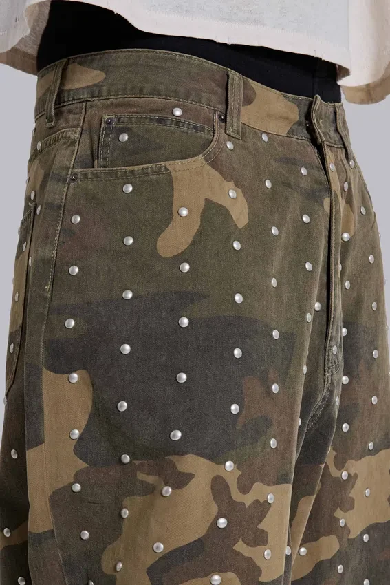 Colossus Jeans XL à motif camouflage clouté