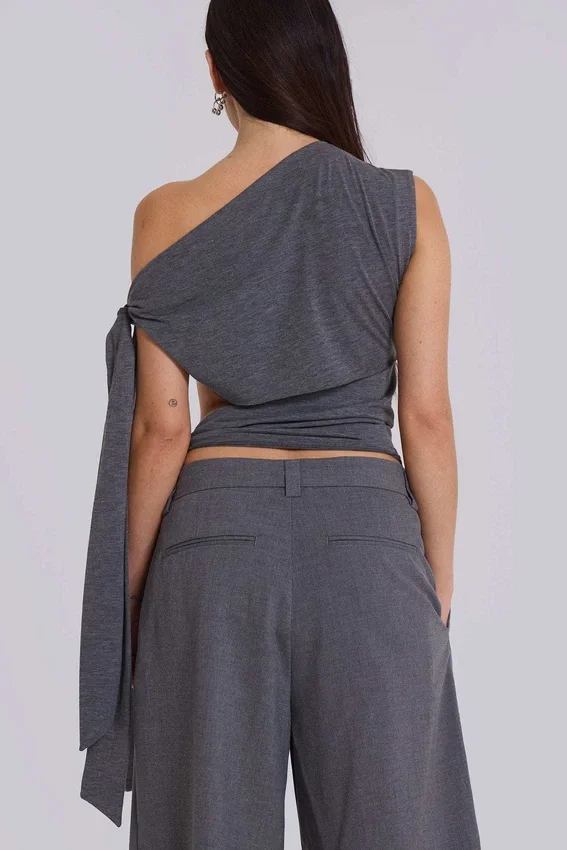 Haut asymétrique Mena en gris