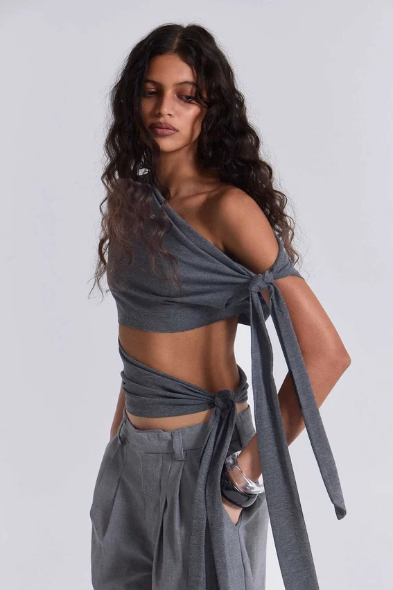 Haut asymétrique Mena en gris