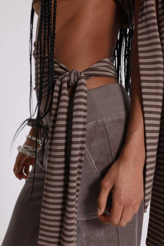 Haut asymétrique Mena en marron