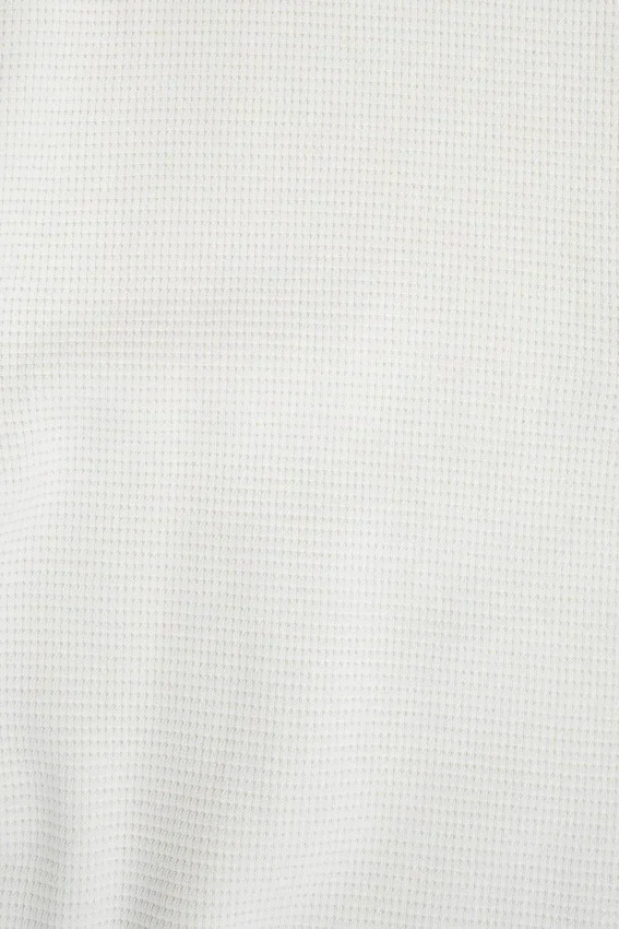 Haut Henley en tissu gaufré écru
