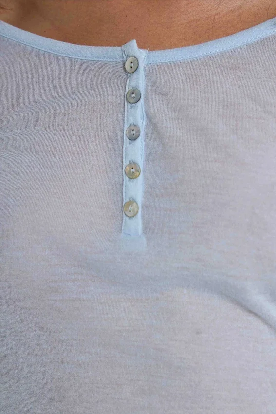Haut Henley transparent couleur « Sky »