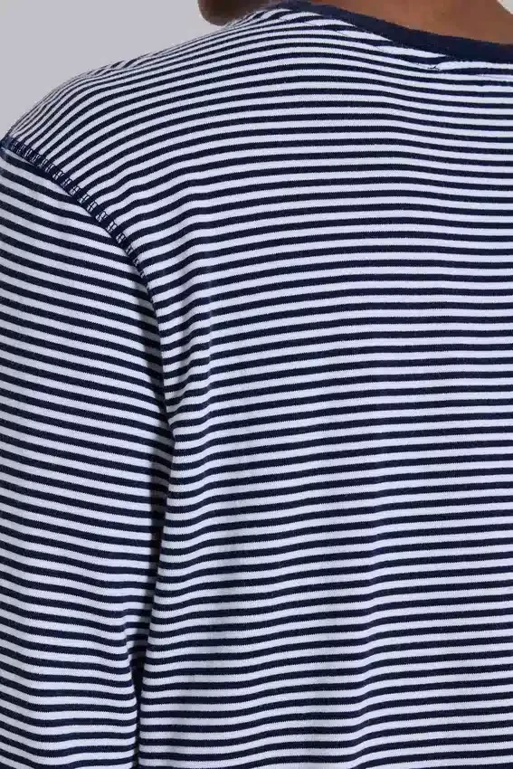 Haut à manches longues bleu marine à 62 rayures