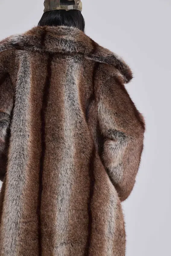 Manteau en fausse fourrure Agyness Brown