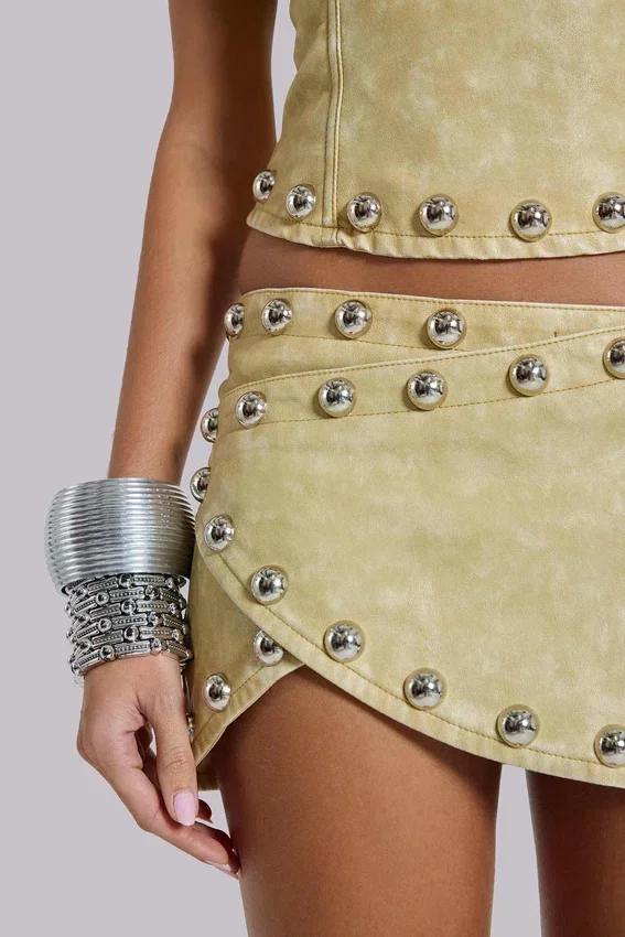Mini-jupe cloutée en cuir synthétique Vinta