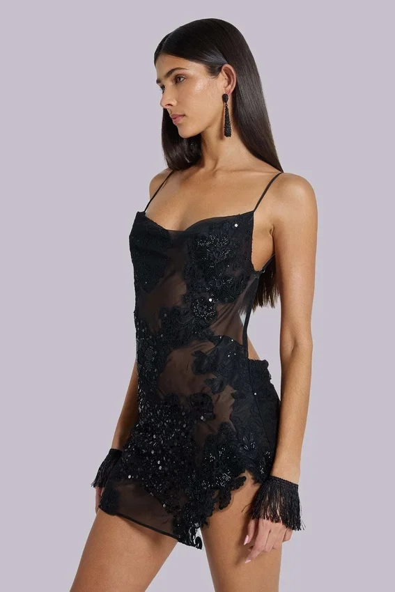 Mini-robe noire Shadea en dentelle appliquée