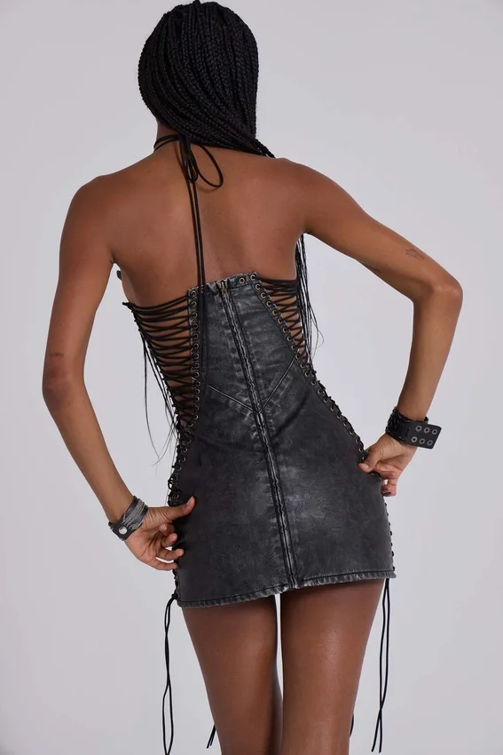 Mini-robe Odile en simili cuir noir à lacets