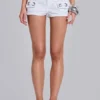 Mini-short cargo Oriel à œillets, blanc