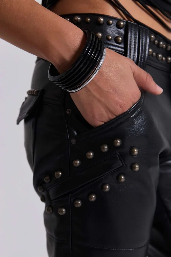 Pantalon bootcut « Black Carbon » clouté