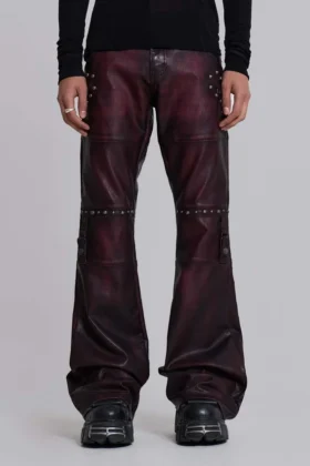 Pantalon bootcut « Drift » en simili cuir clouté bordeaux