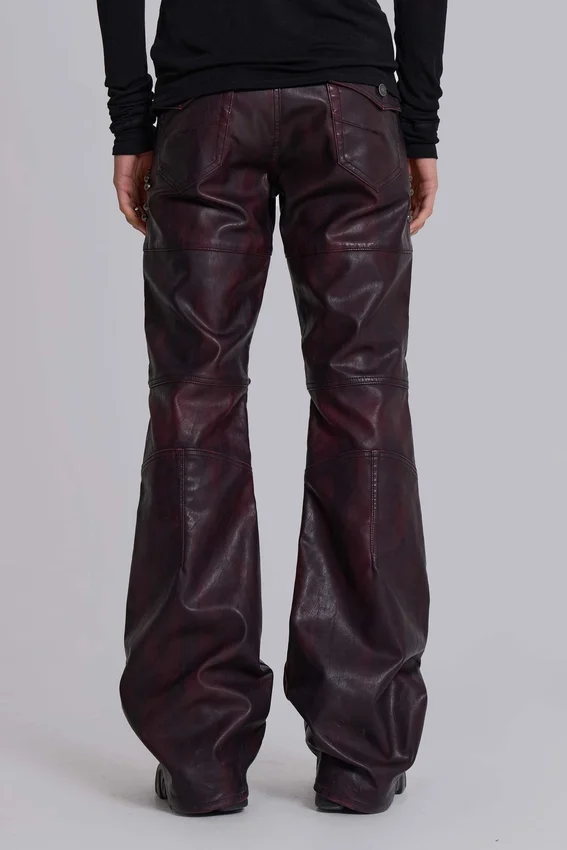 Pantalon bootcut « Drift » en simili cuir clouté bordeaux