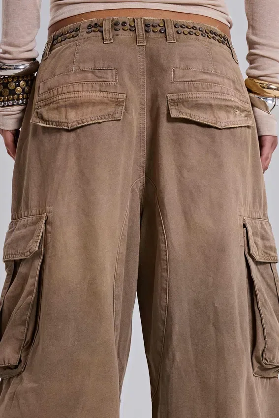 Pantalon cargo « Carpenter » clouté