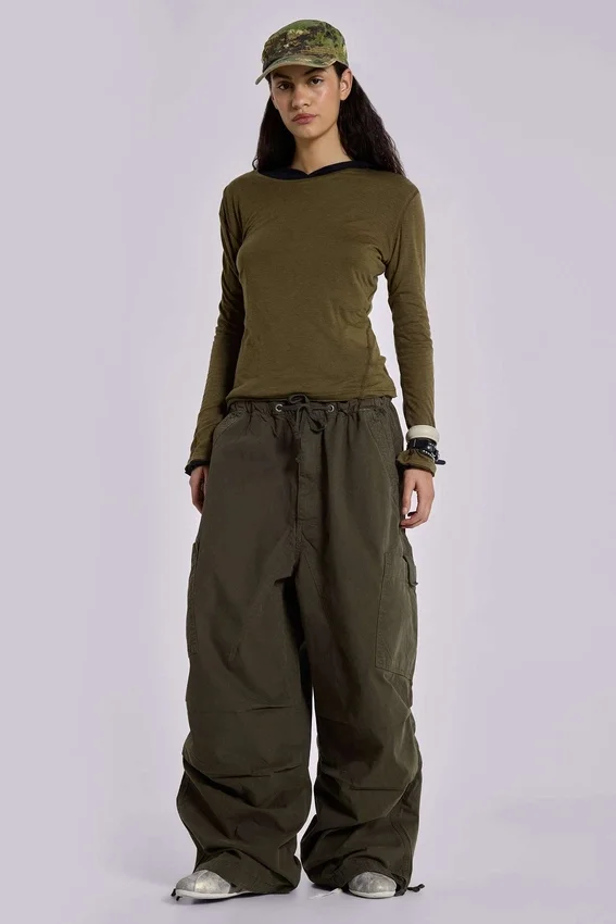 Pantalon cargo en toile de parachute kaki