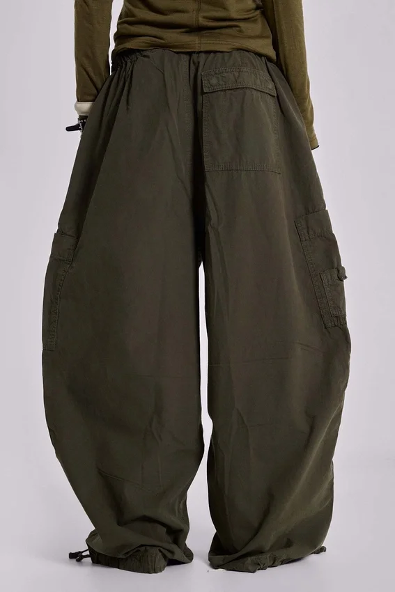 Pantalon cargo en toile de parachute kaki