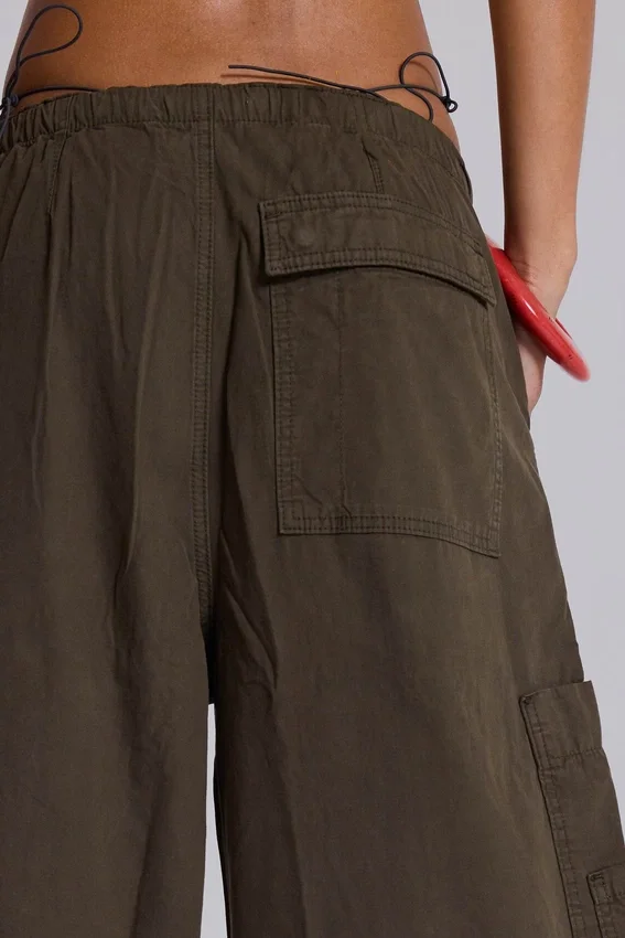 Pantalon cargo en toile de parachute kaki