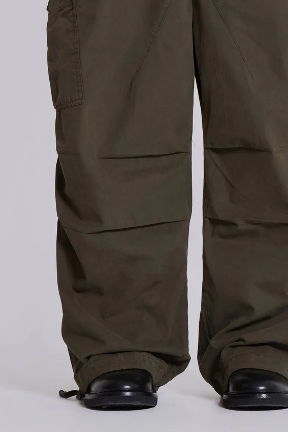Pantalon cargo en toile de parachute kaki