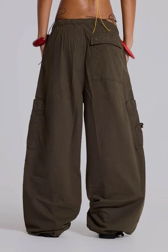 Pantalon cargo en toile de parachute kaki