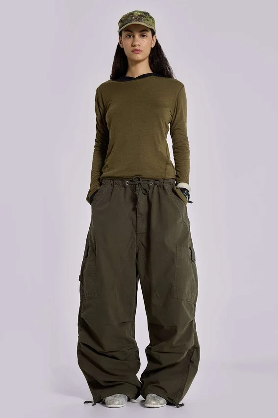 Pantalon cargo en toile de parachute kaki