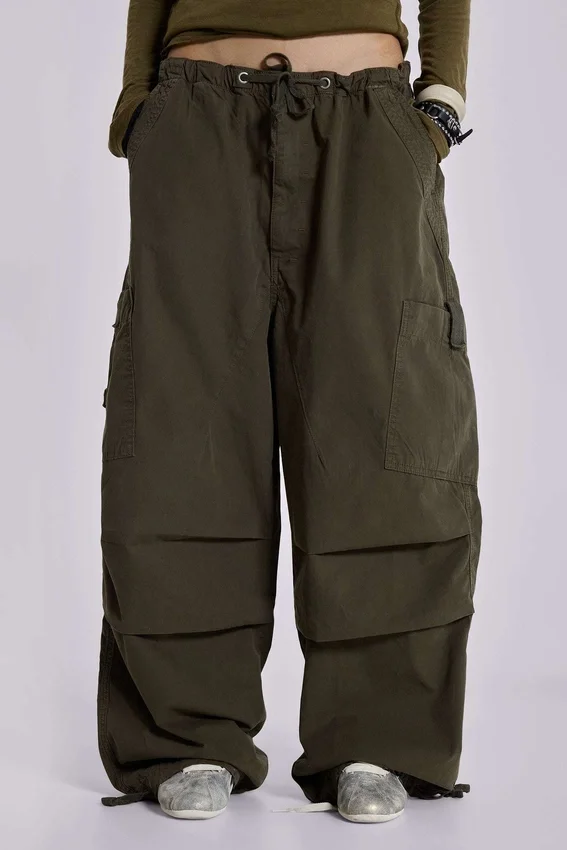 Pantalon cargo en toile de parachute kaki