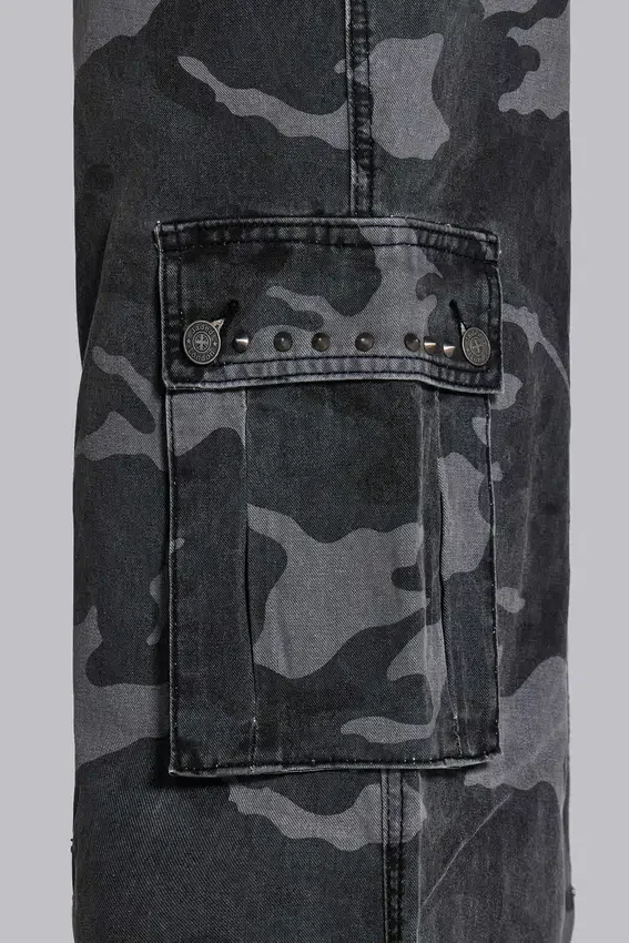 Pantalon cargo noir délavé motif camouflage Trooper