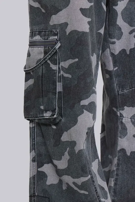 Pantalon cargo noir délavé motif camouflage Trooper