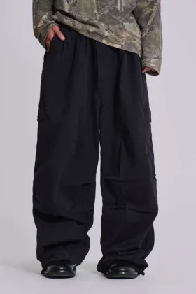 Pantalon cargo noir « Parachute Cargo »