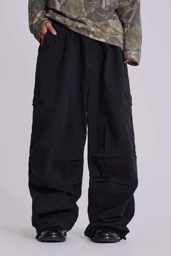 Pantalon cargo noir « Parachute Cargo »