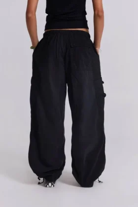 Pantalon cargo noir « Parachute Cargo »