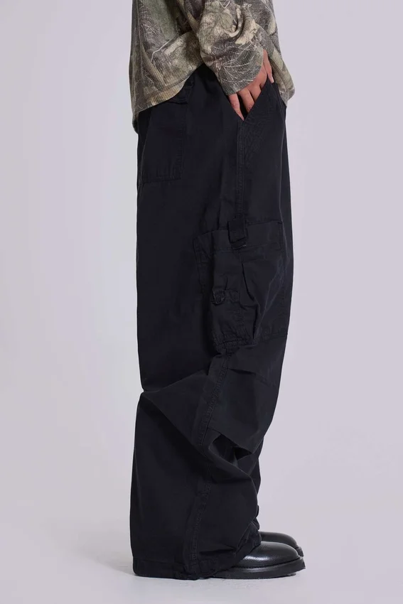 Pantalon cargo noir « Parachute Cargo »