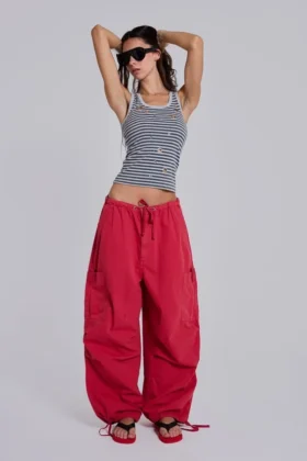 Pantalon cargo rouge « Parachute Cargo »