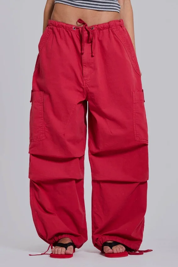 Pantalon cargo rouge « Parachute Cargo »
