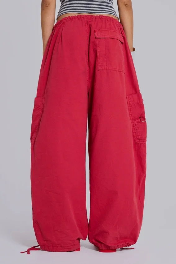 Pantalon cargo rouge « Parachute Cargo »