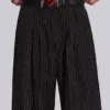 Pantalon de costume Goliath à fines rayures noires